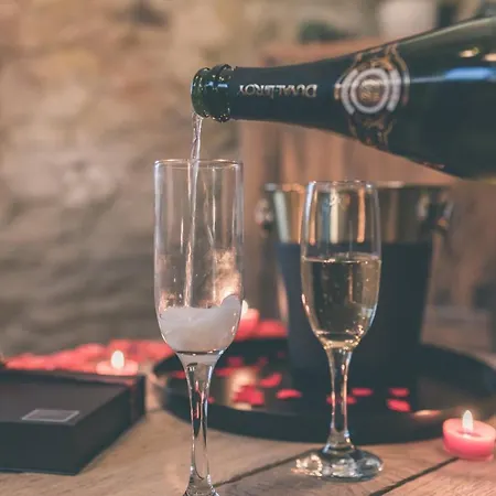 Romantic Getaway - Sauna And Jacuzzi - El Clandestino Nyaraló *